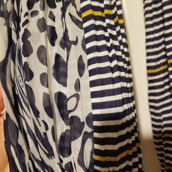 Multi-Pattern/Split-Pattern Infinity Scarf - Picture 4 of 4